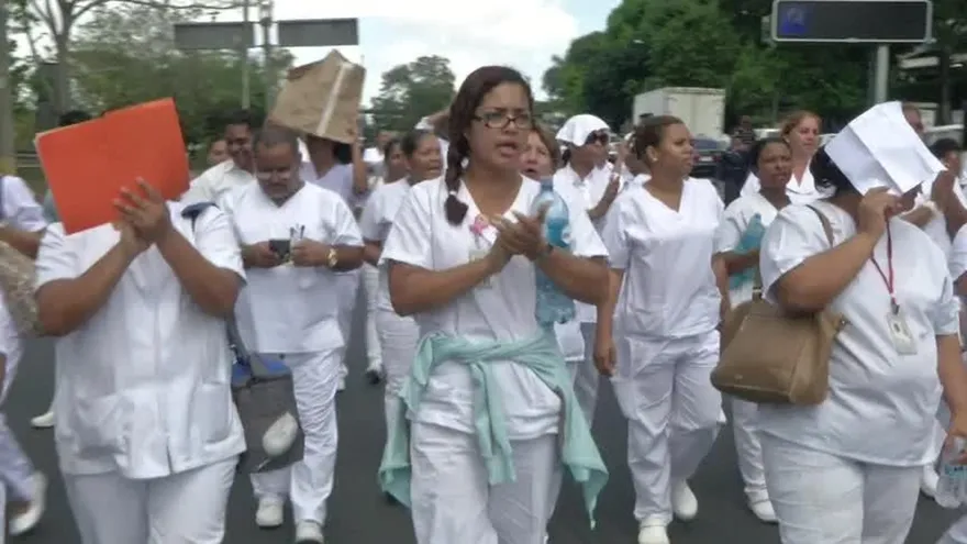 Paro indefinido de técnicos de enfermería afecta a pacientes
