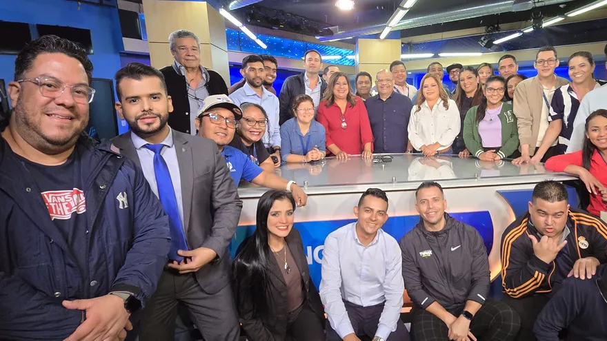 Parte del equipo de TVN Noticias