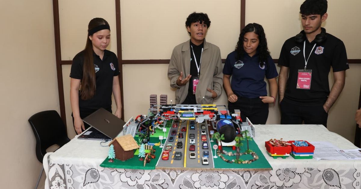 Más de 1,000 jóvenes presentan 90 proyectos de inteligencia artificial y emprendimiento en Boquete