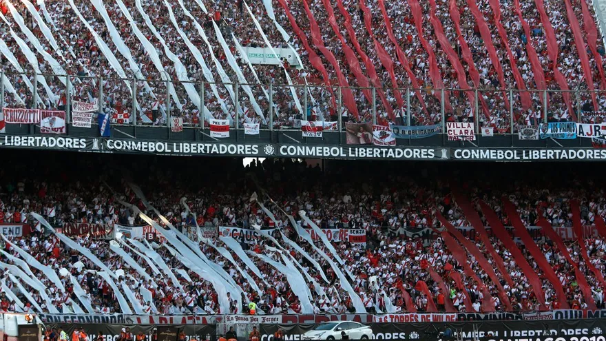 Conmebol suspende el partido y se jugará mañana domingo la final River-Boca