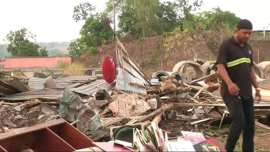 Desalojan a invasores en Rana de Oro