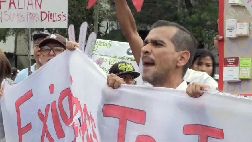 Pacientes crónicos venezolanos claman por fármacos