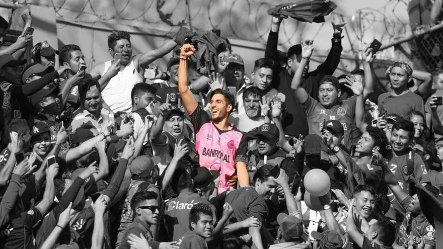 Muy merecido, el panameño Jaime Penedo recibió su homenaje en Guatemala