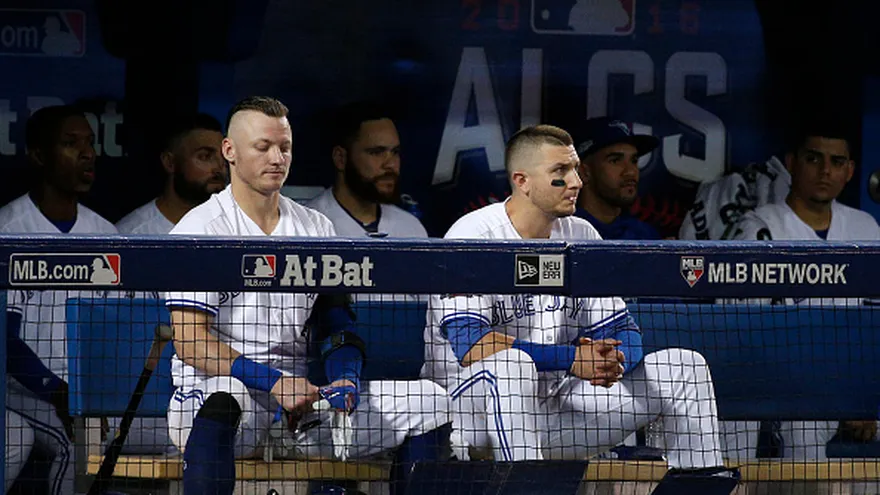 Josh Donaldson (d) y Troy Tulowitzki (i)