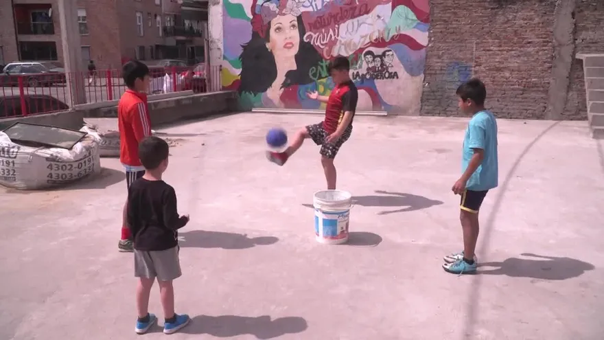 Villa Zavaleta, barriada pobre de Buenos Aires agudiza pobreza