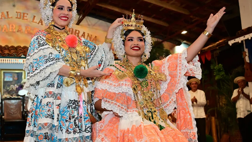 Coronación de Lourdes Mercedes Esquivel Cedeño, reina del Festival Nacional de la Mejorana 2025