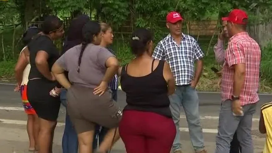 Residentes de Nuevo Caimitillo protestan