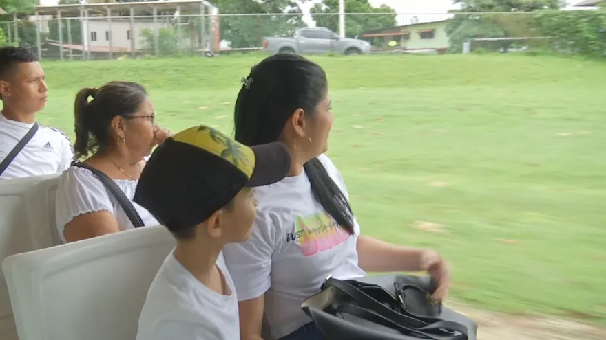 Familias abordan el transporte interno en este conjunto monumental