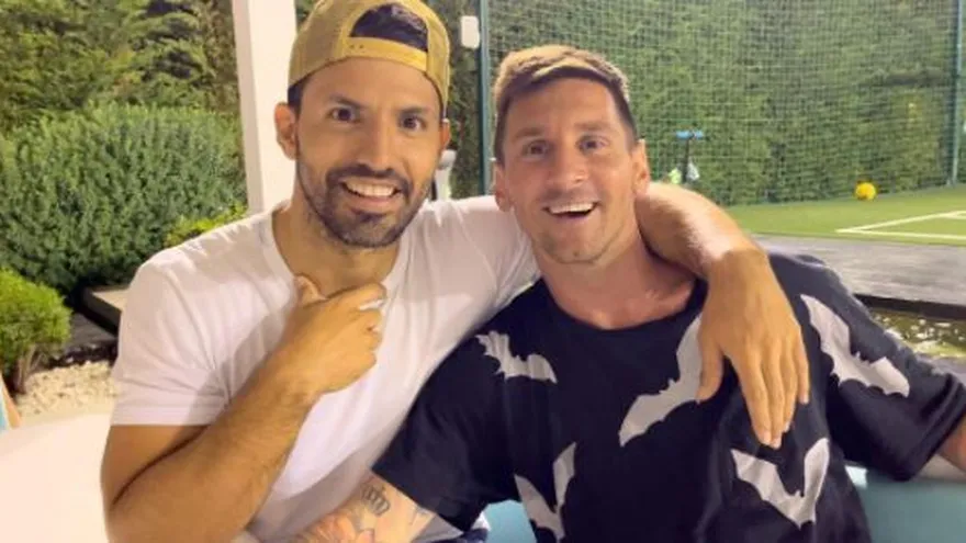 Kun Agüero colgó una foto junto a Messi.