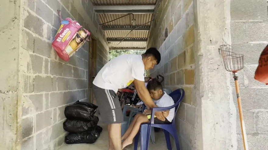 Tres hermanos con una enfermedad rara enfrentan una dura batalla en Veraguas