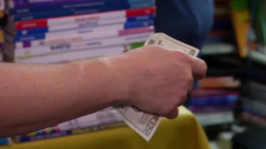 Crece mercado de compra y venta de textos escolares