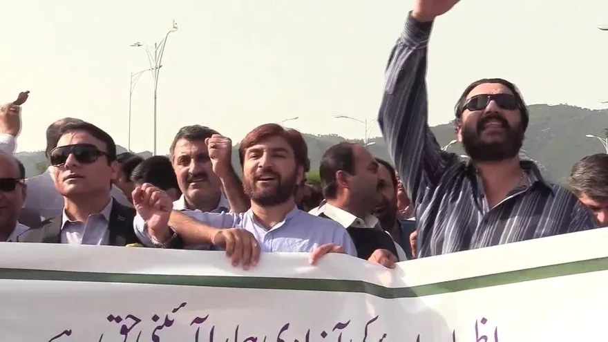 Periodistas paquistaníes denuncian censura contra los medios de comunicación