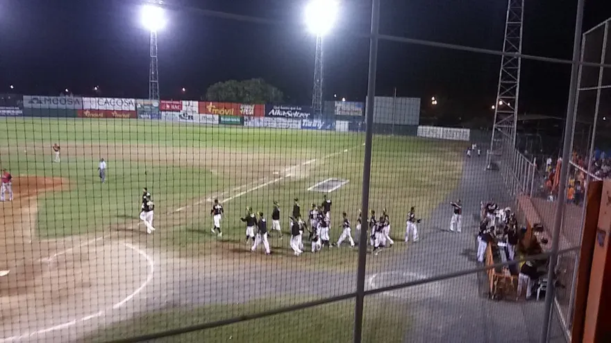 Los Santos y Metro mantienen invictos en el Campeonato Mayor