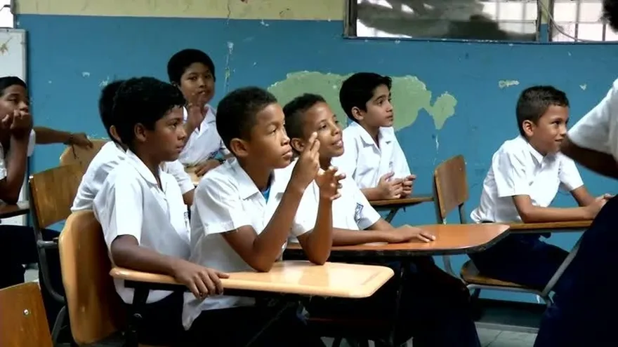 Niños panameños celebran el “Día del Estudiante”