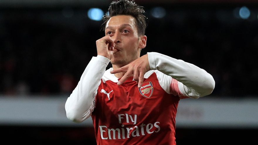 Özil viaja a Estambul para fichar por el Fenerbahçe