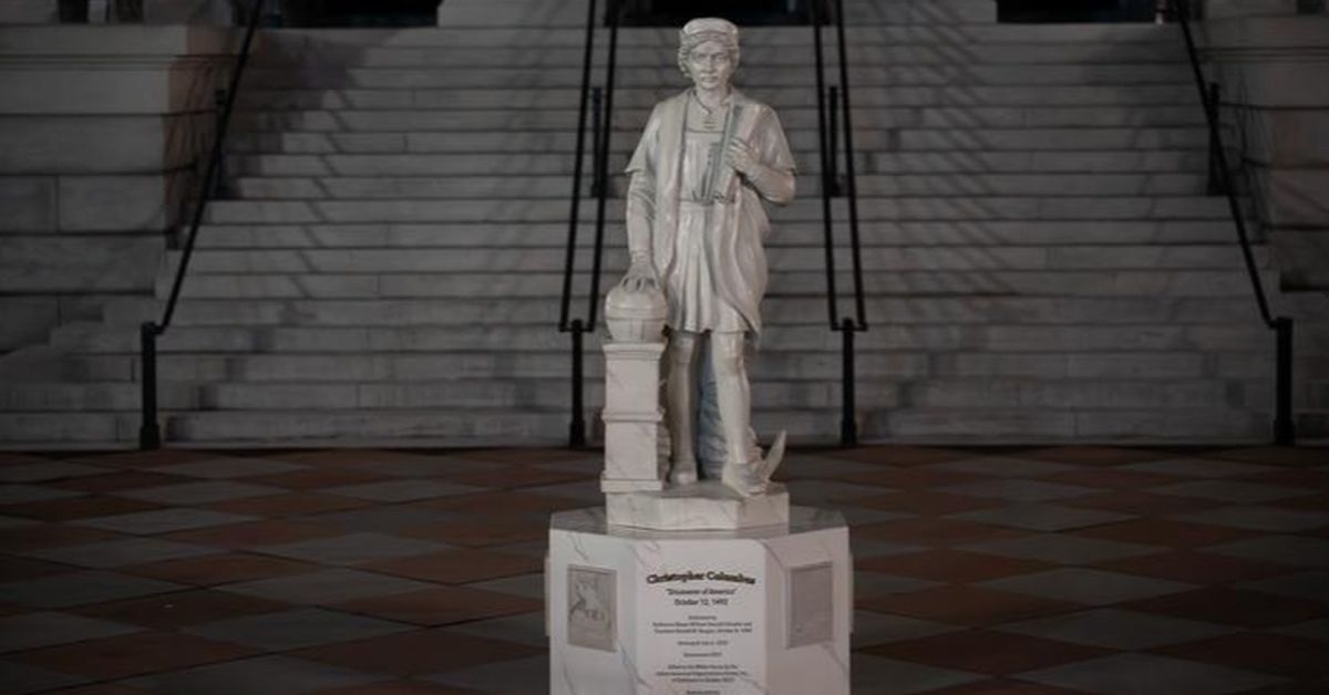 Trump instala una estatua de Colón en la Casa Blanca