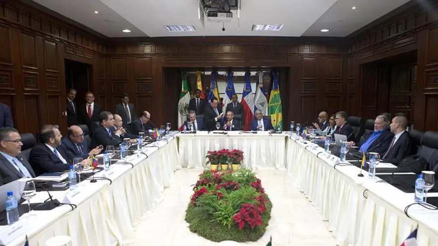 El Gobierno y la oposición venezolana reanudan el diálogo en Santo Domingo
