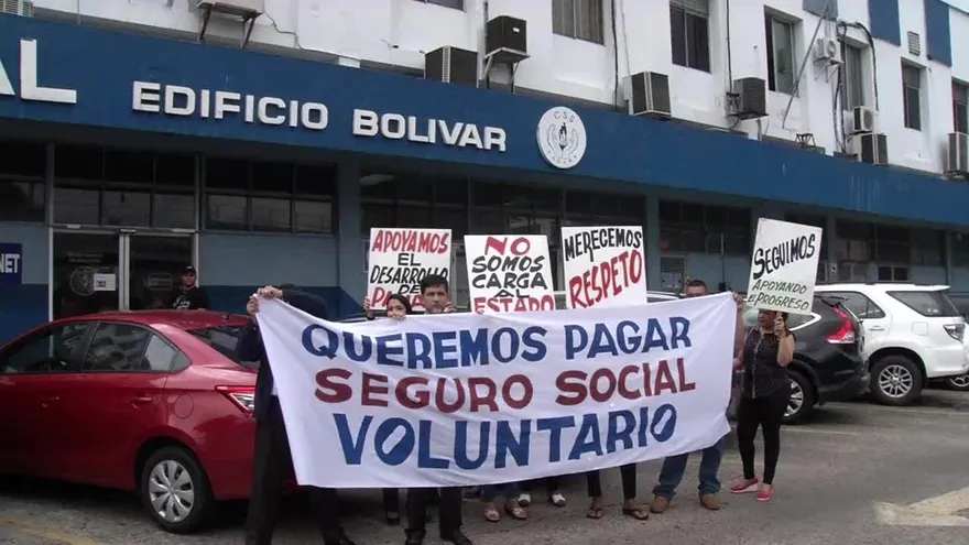 Extranjeros exigen a la CSS que reanude proceso de afiliación