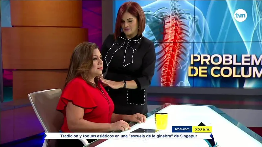 Mala postura por uso de móviles podría dejar una generación de personas jorobadas