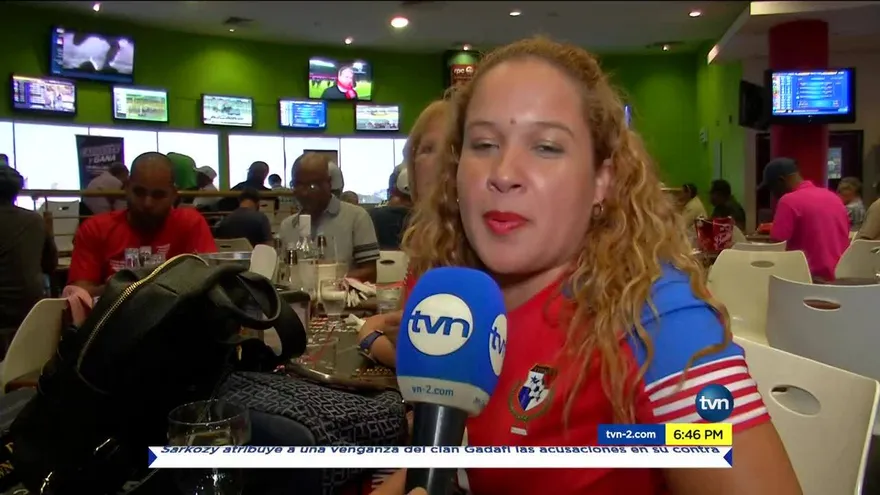 Fanáticos pendientes de la selección