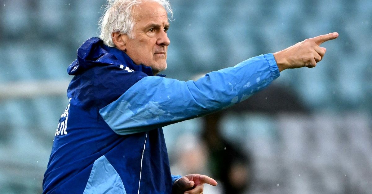 Mundial 2026| Fred Rutten, director técnico de Curazao, renuncia a un mes del torneo