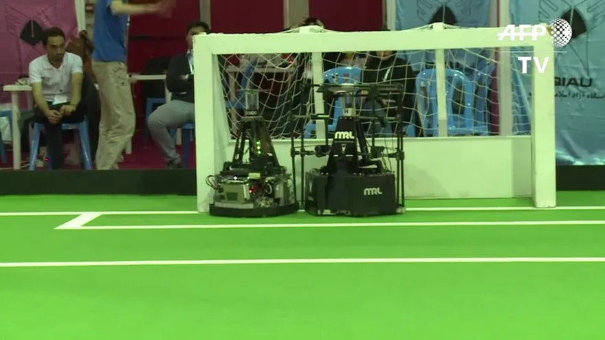 Los robots también juegan fútbol en Irán