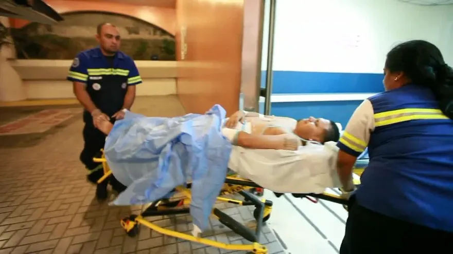 Disparan a un joven tras robarle