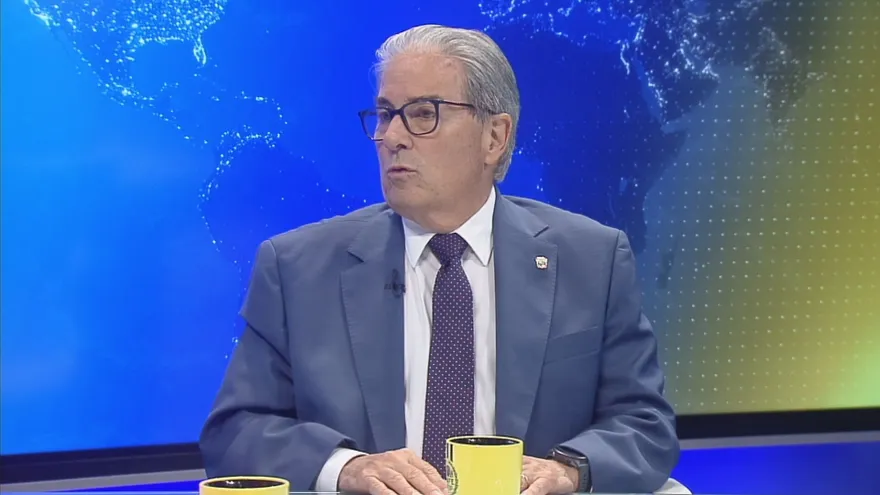 Fernando Boyd Galindo, ministro de Salud.