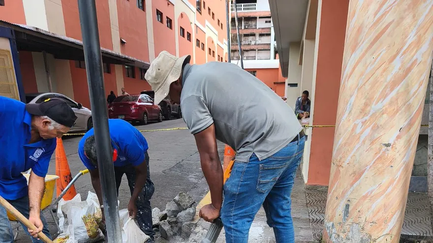 Continúan los avances de construcción de rampas inclusivas frente al Hospital Santo Tomás como parte del proyecto Ramp-Up con el principal objetivo de enfocarse en mejorar la movilidad urbana