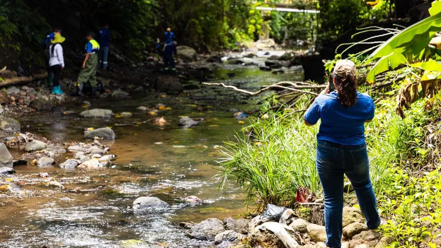 1.5 toneladas de basura recojen en jornada de limpieza en las riberas del Río Mocambo