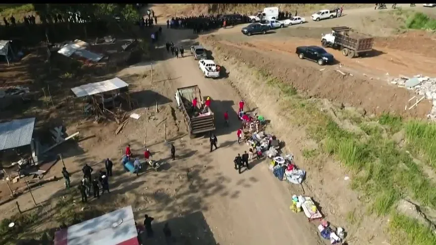 Policía desaloja a invasores en Los Nogales