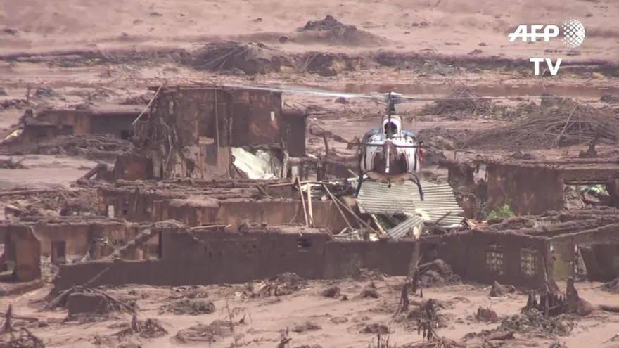 Dramática búsqueda de desaparecidos por deslave en Brasil