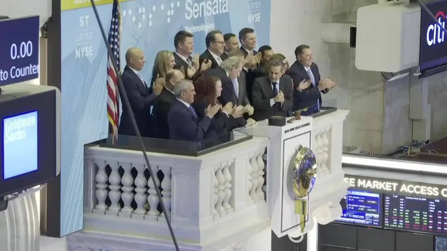 Wall Street se dispara y las bolsas europeas terminan con pérdidas tras lunes negro.