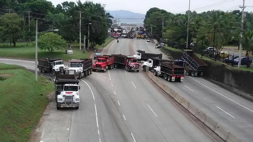 camiones en corredor sur
