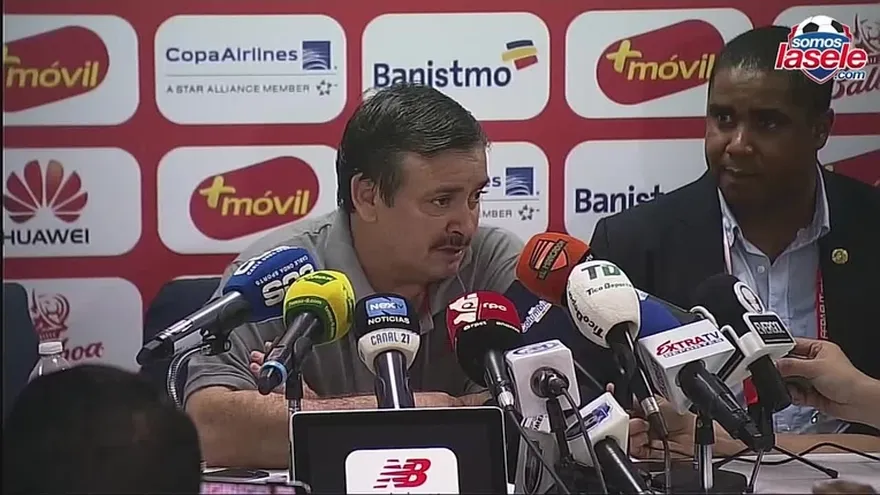 Conferencia Óscar Ramírez DT de Costa Rica