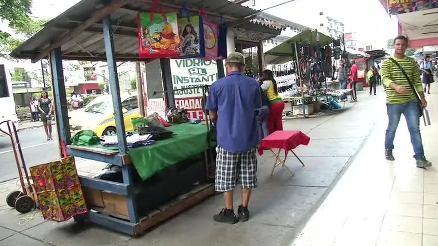 Buhoneros guardan la esperanza de no ser reubicados