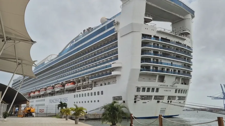 Los visitantes, procedentes de distintos países, se desplazan hacia diversos puntos de la provincia para participar en las actividades culturales y recreativas programadas para este fin de semana, cuyo epicentro será el Centro de Arte y Cultura de Colón.