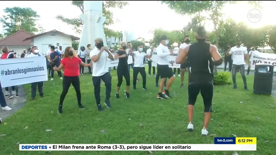 Entrenadores físicos protestaron en la Cinta Costera