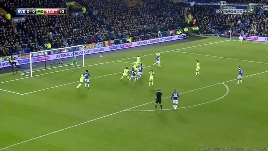 Manchester City perdió 2-1 ante Everton en semifinal de Capital One Cup