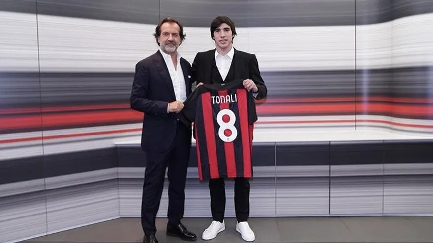 El AC Milan oficializa la llegada de Sandro Tonali