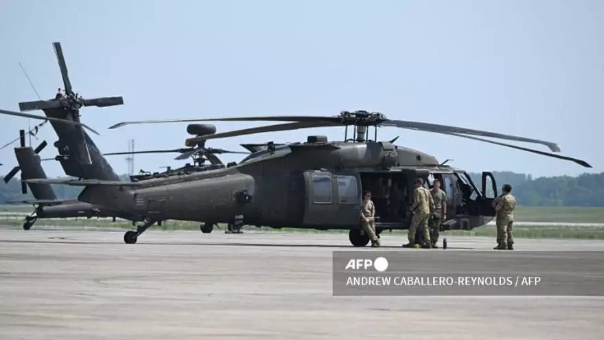 Foto ilustrativa del modelo de helicópteros UH-60 Black Hawk.
