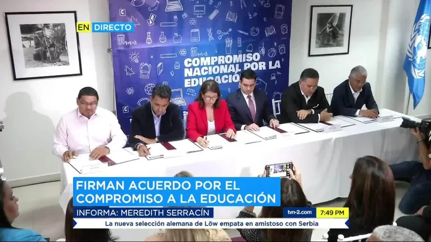 Candidatos presidenciales firman acuerdo por el compromiso a la educación
