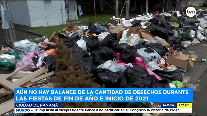 Labor titánica para recoger los desechos navideños