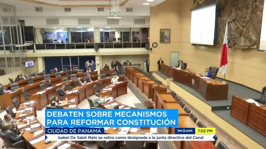 Debaten sobre mecanismos para reformar la Constitución