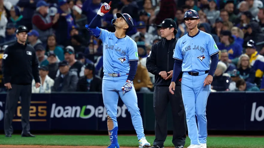 Andrés Giménez apunta con su dedo al cielo tras conectar un imparable frente a los Marineros