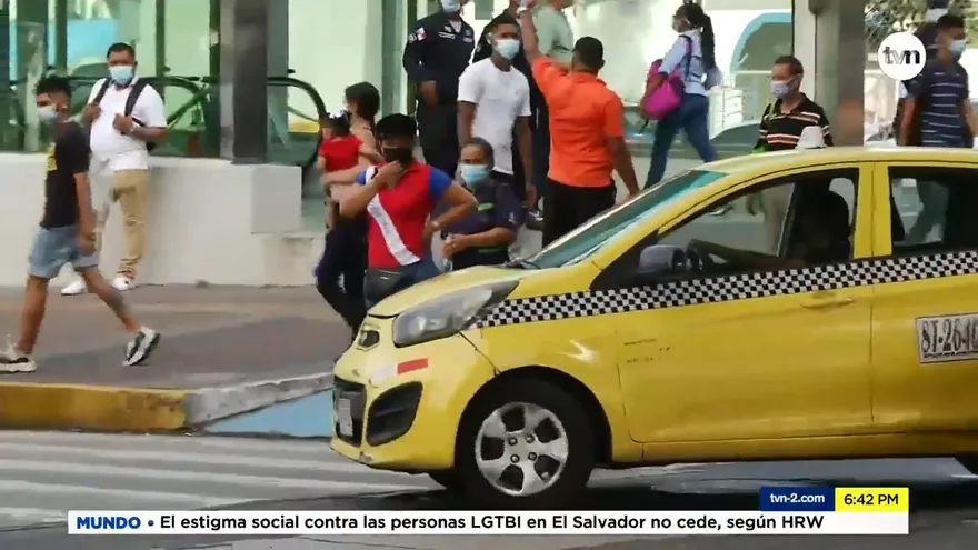 Taxis continuarán con la circulación de 'non y par' de lunes a sábado