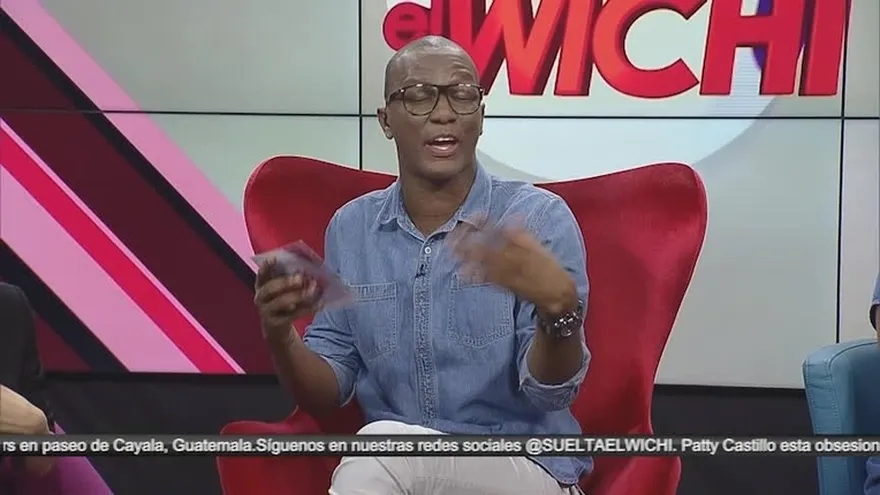 Le ofrecen posar desnuda