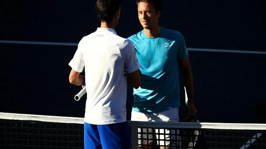 Kohlschreiber sorprende a Djokovic en tercera ronda de Indian Wells