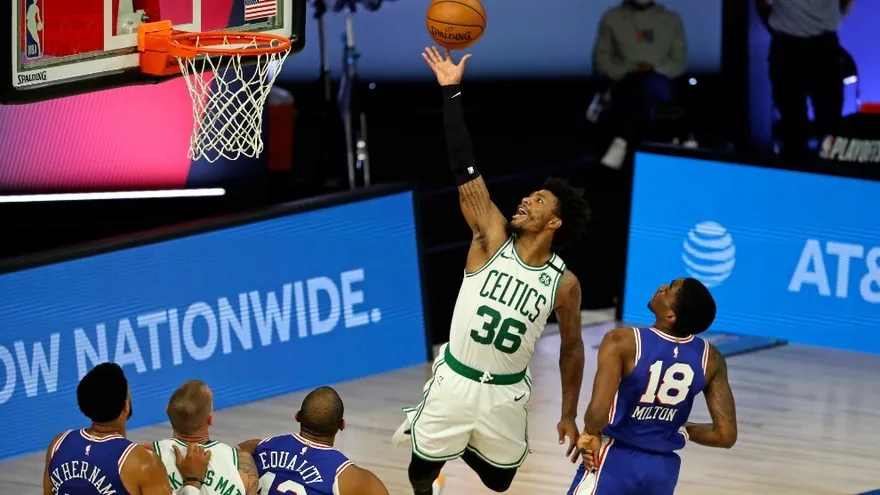 Walker y Brown ponen a Celtics a un triunfo de semifinales