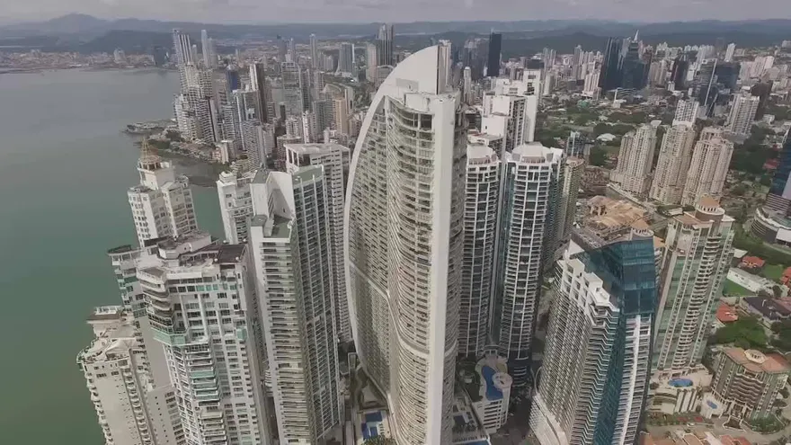 Ministro de Economía niega que despidos en empresas privadas sean por pérdidas